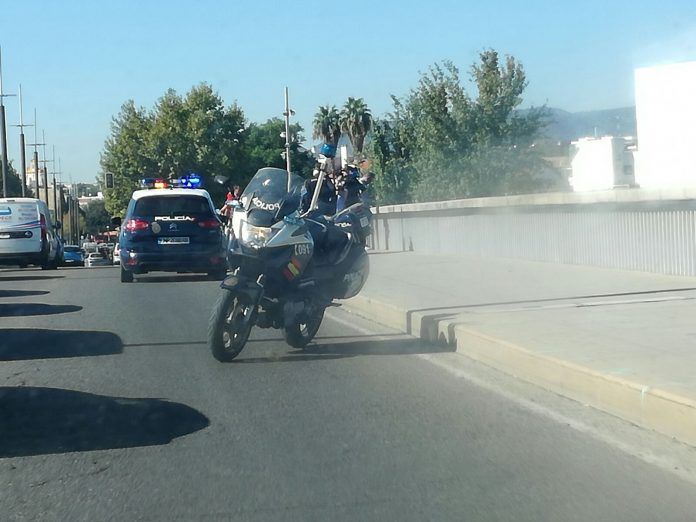 La Policía evita un suicidio en el Puente del Arenal./Foto: LVC