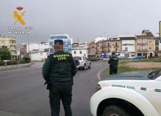 Agentes de la Guardia Civil de Puente Genil. cocaína