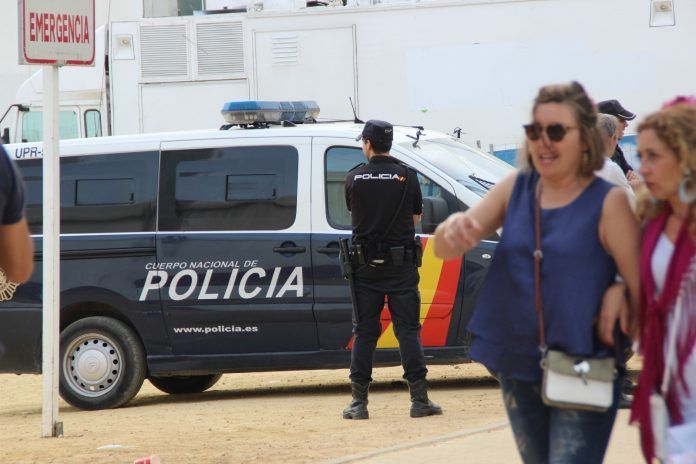Policía Nacional en la Feria de la Salud. /Foto: BJ agresion mujer