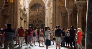 Turistas en la Mezquita-Catedral. turística