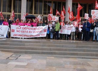 Protesta de los trabajadores de la ayuda a domicilio. /Foto: LVC