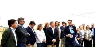José María Bellido, acompañado de los miembros de su candidatura para las elecciones municipales./Foto: BJ