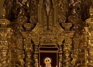 Altar de cultos de María Santísima de la Caridad./Foto: Álvaro Córdoba