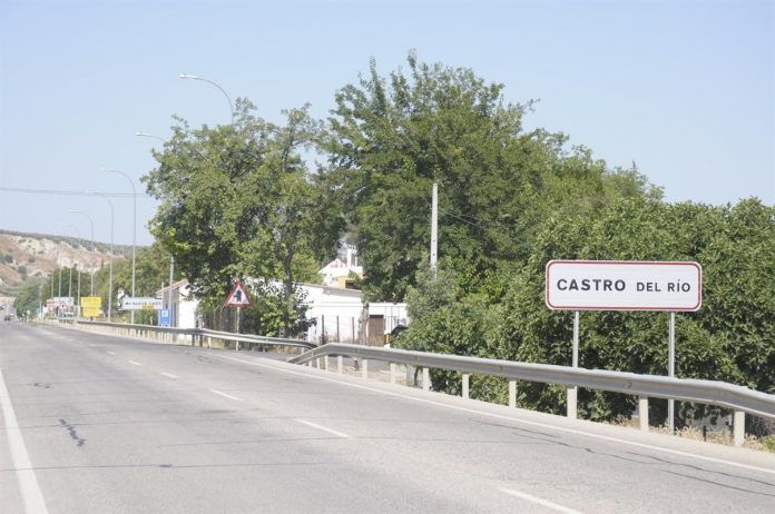 Carretera N-432 a su paso por Castro del Río. agua coronavirus