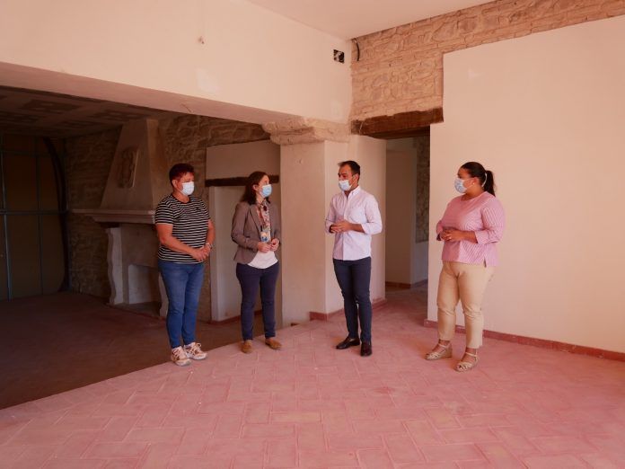 Visita de la delegada de Fomento a Cañete de las Torres./Foto: LVC