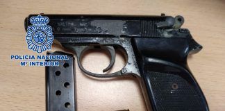 Pistola incautada por la Policía Nacional. lucena