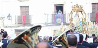 La banda de música de la Estrella acompaña a Nuestra Señora del Socorro Coronada./Foto: Jesús Caparrós soledad problema