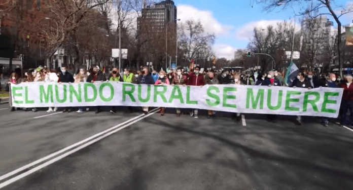 Manifestación convocada por Asociación para la Defensa del Mundo Rural. arruinarnos