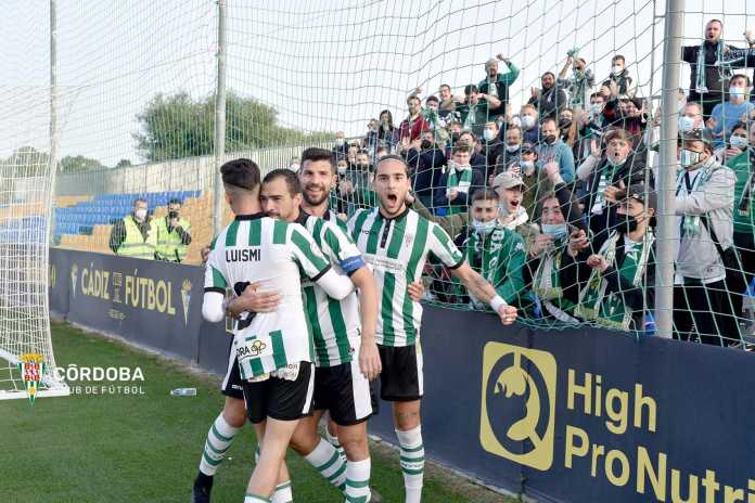 Los jugadores del Córdoba CF celebran un gol./Foto: CCF