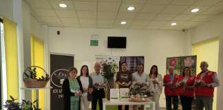 Los alumnos de Industria Alimentaria del IES La Jara donan 500 raciones de comida a Cáritas y a Cruz Roja./Foto: Ayuntamiento de Villanueva de Córdoba