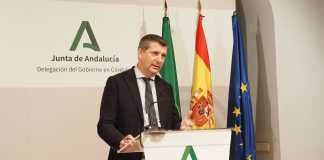 El delegado de Agricultura, Pesca, Agua y Desarrollo Rural, Francisco Acosta, en rueda de prensa./Foto: Junta de Andalucía